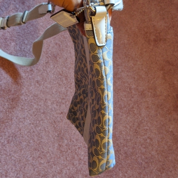 Coach Signature Swingpack Crossbody - Picture 9 of 9